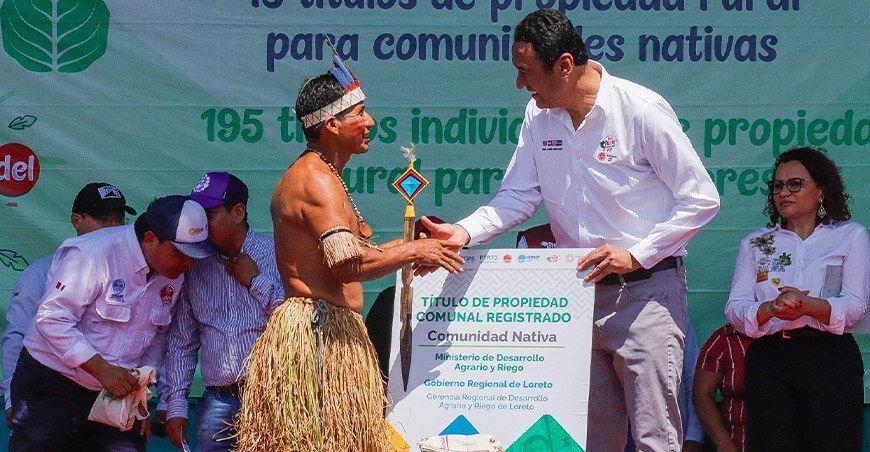 Midagri entrega títulos de propiedad a comunidades nativas Perú