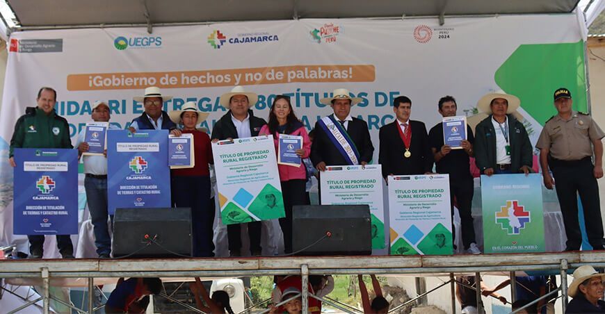 Midagri entregó títulos de propiedad rural individual a pobladores de Chúmuch en Cajamarca Perú