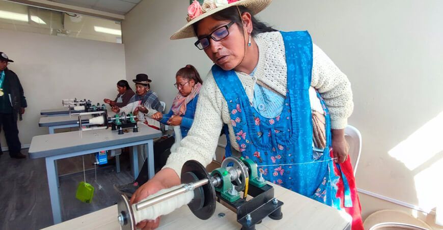 Agro Rural implementa centro de hilado artesanal para 500 familias alpaqueras Puno Perú