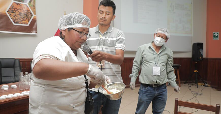 Apicultores son capacitados en elaboración de productos cosméticos Cusco Perú
