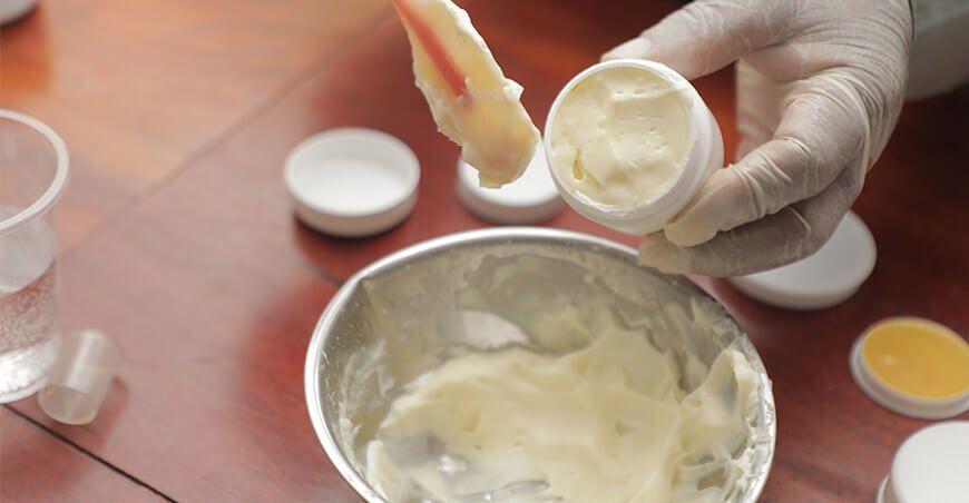 Apicultores son capacitados en elaboración de productos cosméticos Cusco Perú 