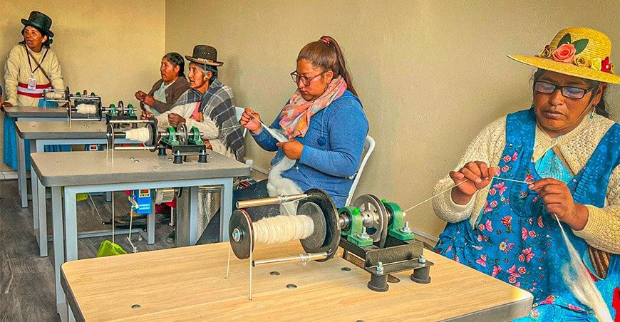 Agro Rural implementa centro de hilado artesanal para 500 familias alpaqueras Puno Perú
