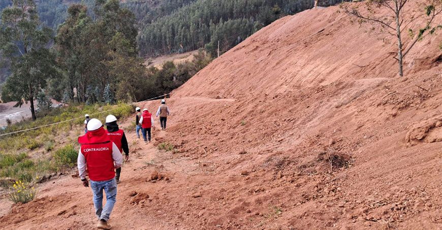 Contraloría obra de riego presenta retrasos y fisuras en el reservorio Ayacucho Perú