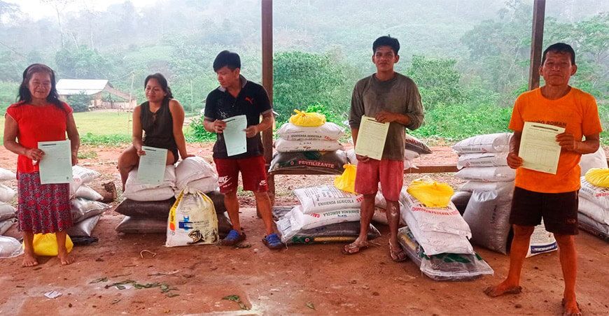 Devida entregó fertilizantes productores de cacao de Huánuco Perú