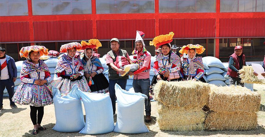 Entregan insumos agrícolas y equipos de protección a productores de Ocongate en Cusco Perú