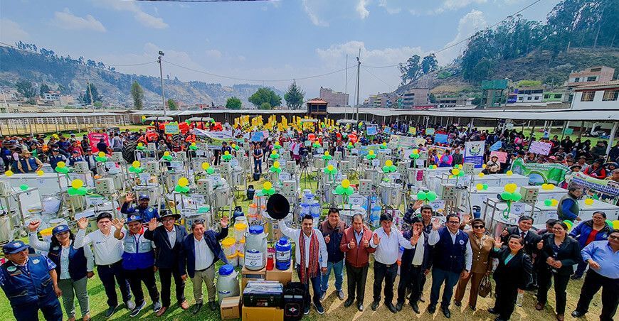 Entregaron modernos equipos y maquinarias a productores de Andahuaylas y Chincheros GORE Apurímac Perú
