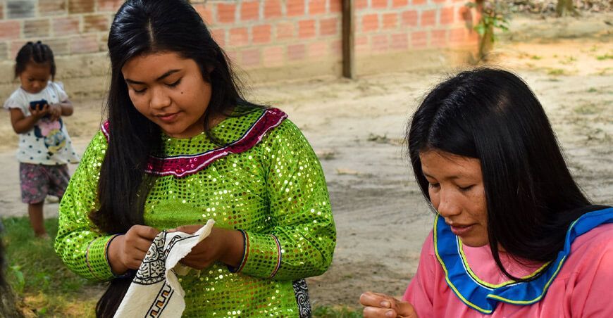Artesanas Shipibo-Konibo confeccionaron estolas amazónicas para evento APEC Perú