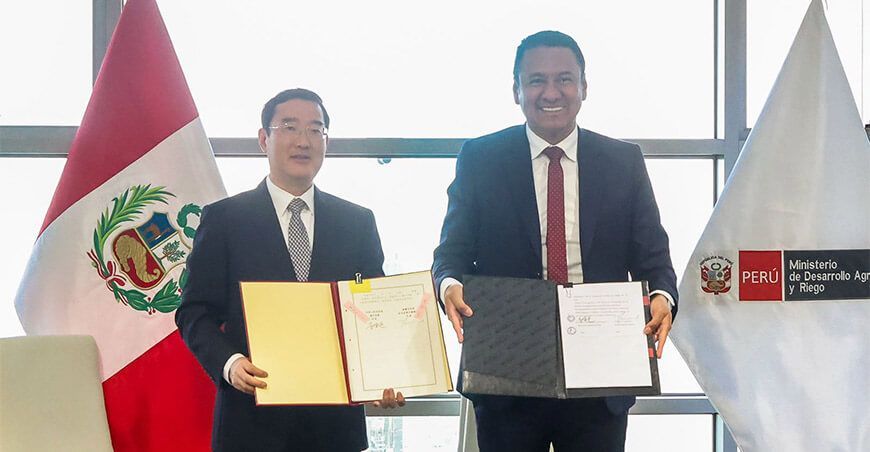 Perú y China firman memorándum de entendimiento para declarar al Perú libre de fiebre aftosa