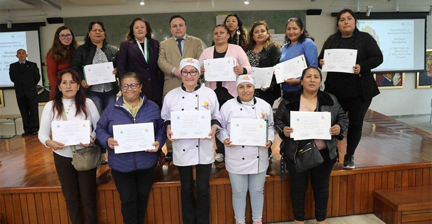 Certifican a emprendedoras de Villa María del Triunfo y San Juan de Miraflores de Lima Perú 