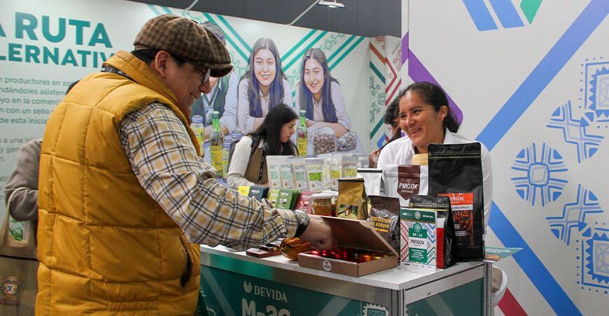 Productores del desarrollo alternativo de Devida participan en Expoalimentaria