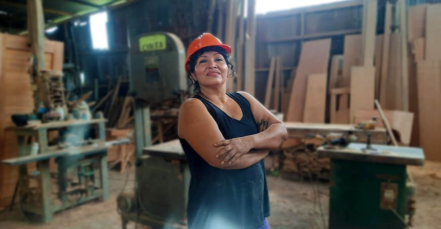 mujeres emprendedoras en las cadenas productivas forestal maderable artesanía madera Mujeres Ucayali Perú