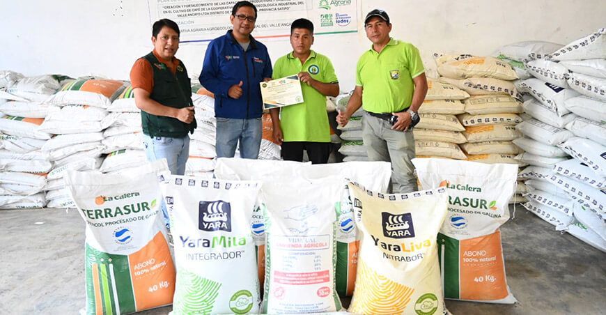 Los productores también recibieron equipos de medición de humedad, así como kits de abonos y fertilizantes GORE Junín Perú