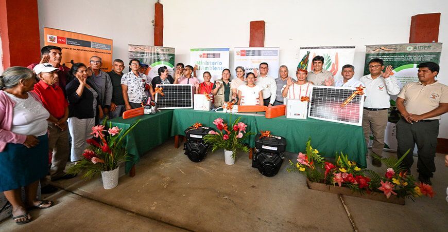 Minam entregó dos camionetas a la PNP para reforzar operativos contra la minería ilegal y firmó acuerdos de conservación con comunidades locales de Madre de Dios Perú