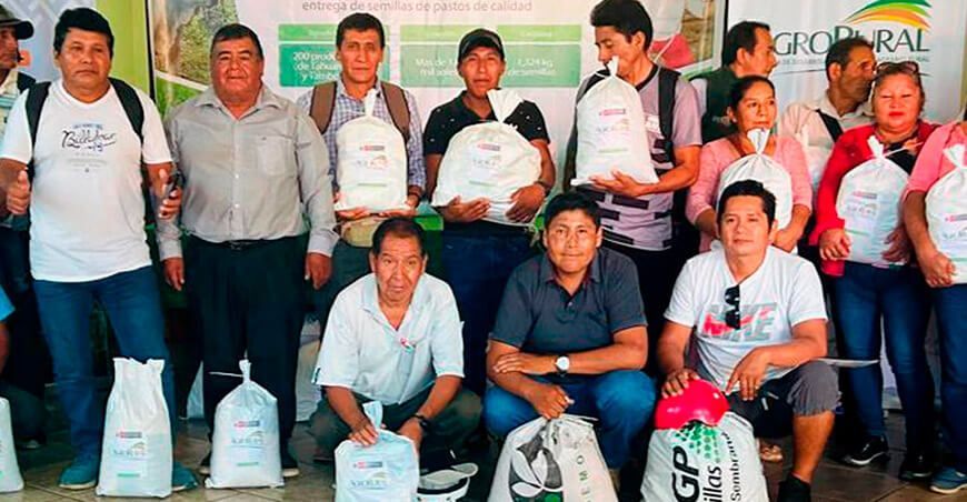 Agro Rural entrega 1324 kg de semillas de pastos a familias en Tahuamanu y Tambopata Madre de Dios Perú