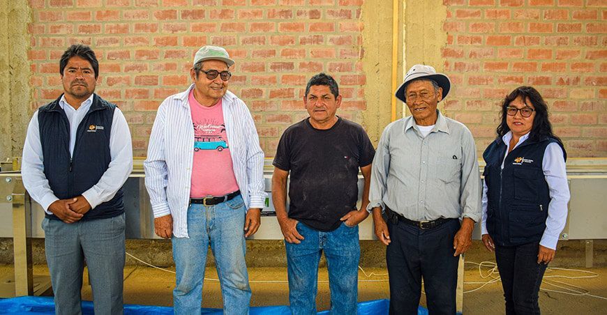 Asociación Agroimba recibe apoyo de calibradora de aceitunas GORE Arequipa Perú