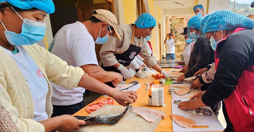 adquirieron conocimientos y técnicas culinarias que abarcan desde la limpieza y fileteado de pescado hasta la elaboración de recetas innovadoras Devida Perú 