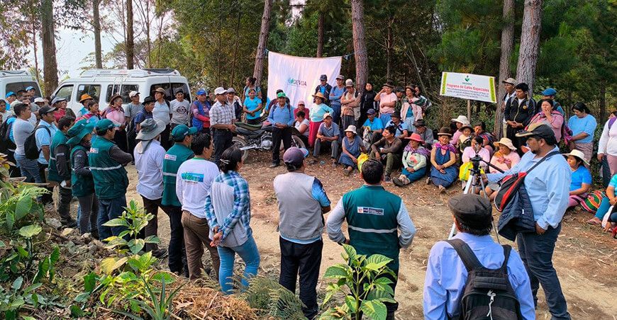 Capacitan a cafetaleros de Sandia en gestión orgánica de suelos Devida Puno Perú