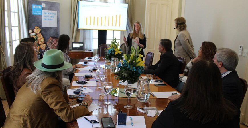 Para Latinoamérica: Periodistas especializados de Argentina, Brasil y Perú participaron en el lanzamiento de IFFA 2025, dirigido al mercado latinoamericano.