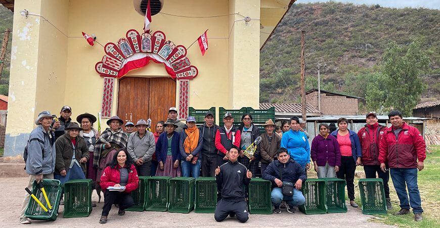Más de 500 jabas entregaron a productores de palta en Paruro GORE Cusco Perú