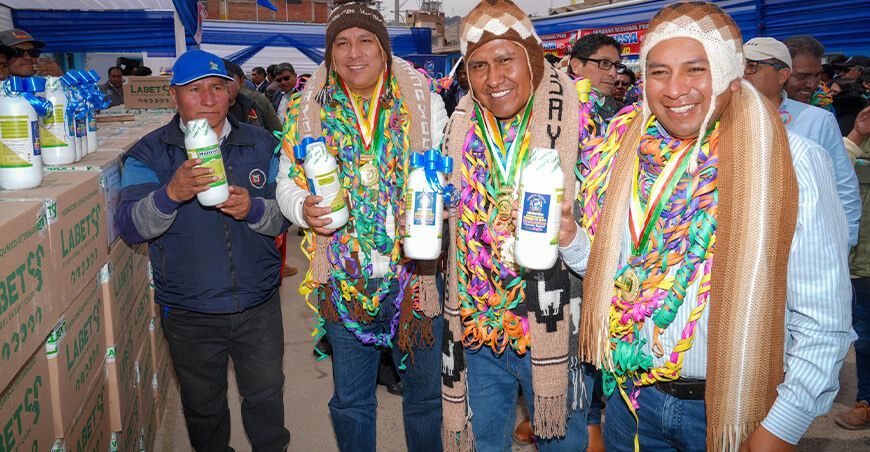 alpaqueros recibieron suplementos para 2 millones de alpacas Puno Perú