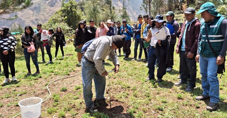 INIA capacita en el mejoramiento maíz y suelos agrarios a productores y estudiantes Pasco Perú