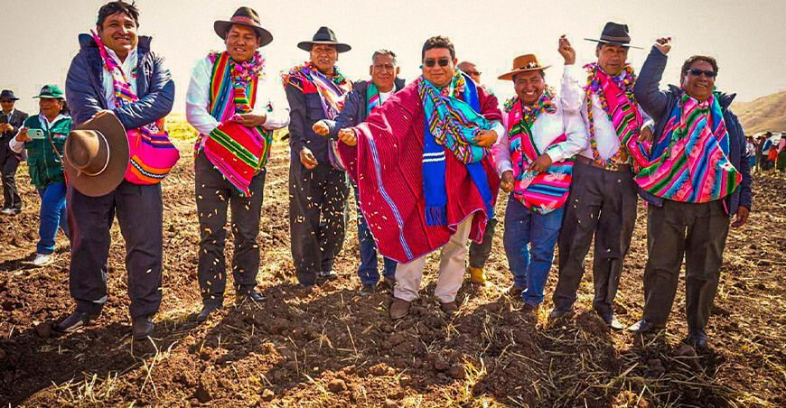 Agro Rural entrego semillas de pastos a productores de Puno Perú