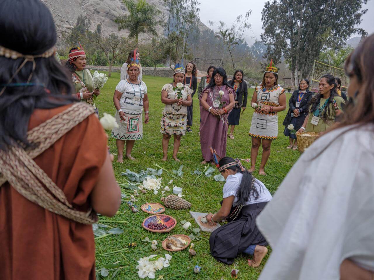 Lideresas indígenas de siete países sudamericanos unen fuerzas para proteger la Amazonía