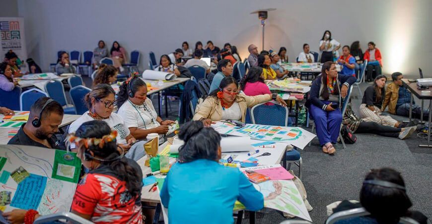 Lideresas indígenas de siete países sudamericanos unen fuerzas para proteger la Amazonía