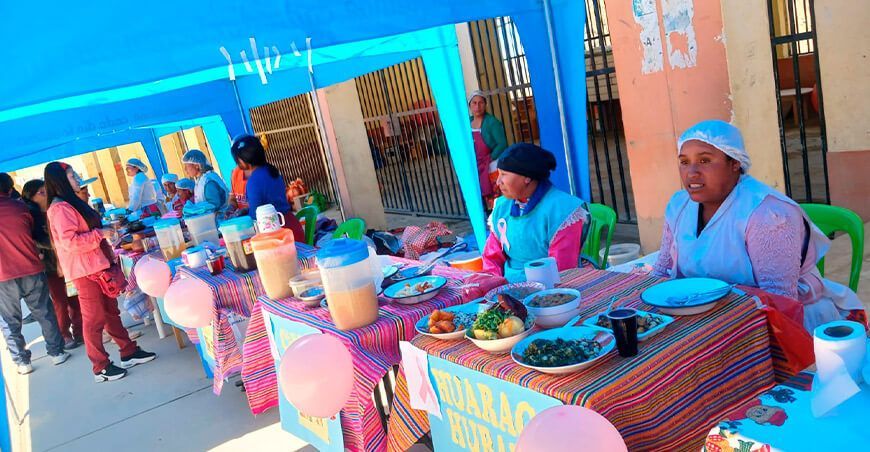 Madres de Pamparomás Ancash presentaron potajes nutritivos para combatir la anemia y desnutrición infantil, como caldo de cuy, pan de tarwi y causa de palta