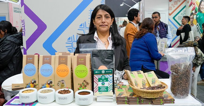 productora de cacao y chocolate Productores de desarrollo alternativo lograron compromisos de ventas  en Expoalimentaria Devida Perú