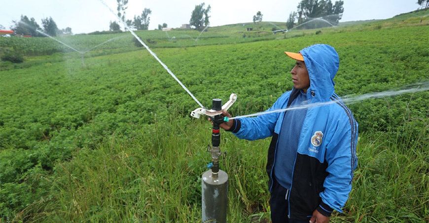 productores obras sistemas de riego por aspersión Perú