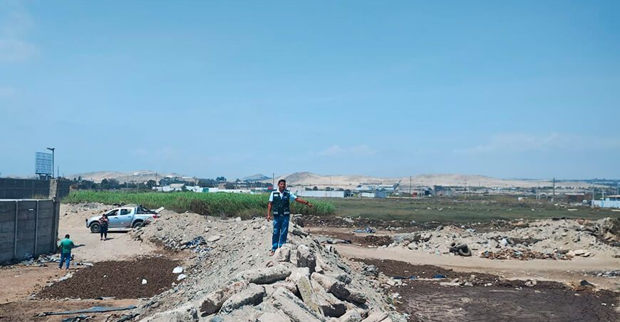 Serfor interviene ante quema de residuos en ecosistema frágil de Chimbote en Ancash Perú