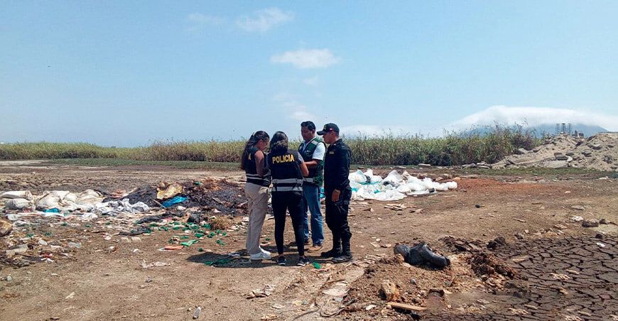 Serfor interviene ante quema de residuos en ecosistema frágil de Chimbote Ancash Perú