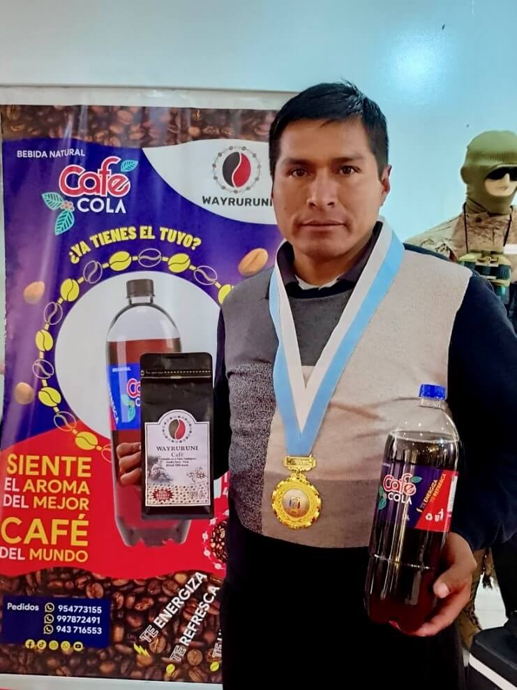 Inspiración en cada sorbo: Sr. Yoni Toque Choque presenta su innovadora bebida energizante elaborada con café Arábica.