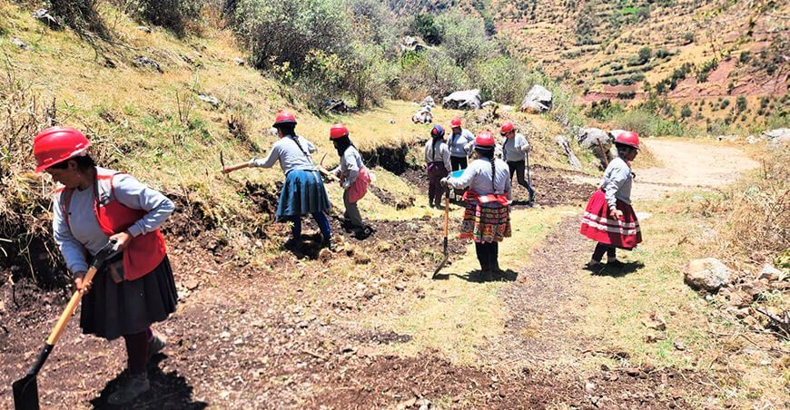Foncodes recupera caminos vecinales en una de las comunidades más altas del Cusco Perú