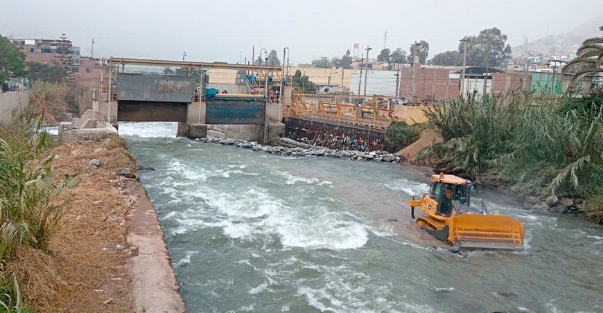 ANA supervisa los trabajos de limpieza para asegurar la calidad del agua del río Rímac Lima Perú
