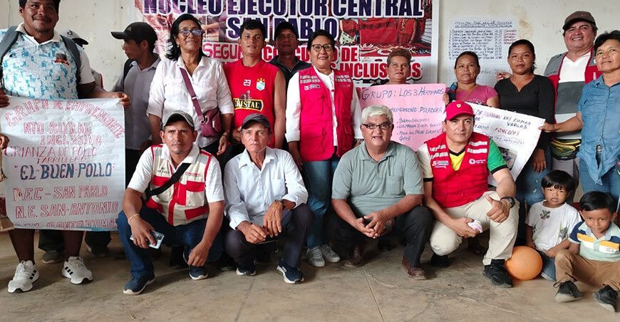 entregan aves domésticas a productores de Loreto Perú