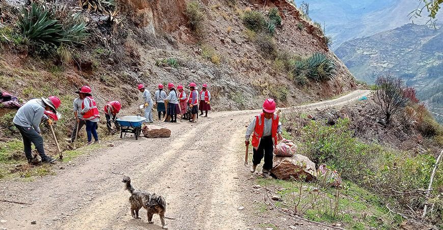 Foncodes impulsa recuperación de vías rurales en Pasco