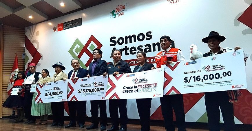 Emprendedores de Haku Wiñay ganaron 8 premios en el Concurso Nacional “Somos Artesanía 2024” Puno Perú