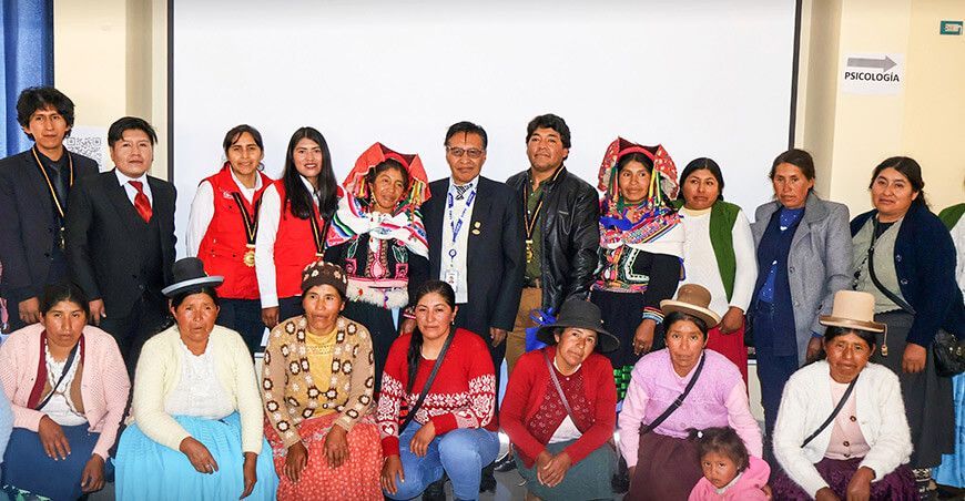 Artesanas se capacitaron en innovación tecnológica en procesos productivos textiles de Macari Puno Perú