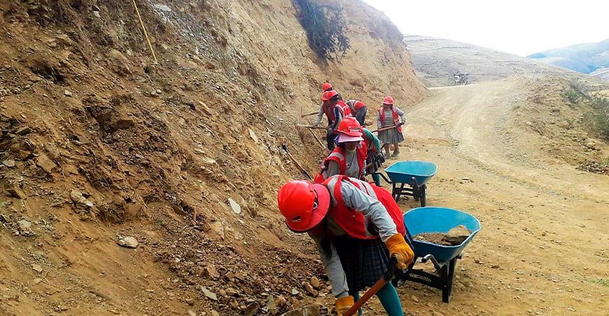 Foncodes recupera caminos vecinales en una de las comunidades más altas del Cusco Perú