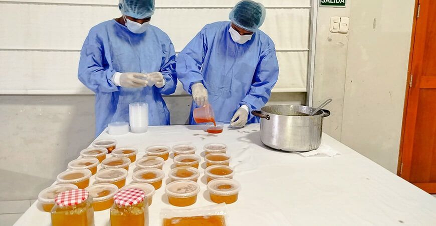 Jóvenes del Batallón de Selva Tacna N.° 27 Cabo Pantojaaprenden a dar valor agregado a frutas amazónicas y huevo de taricaya Loreto ITP Perú