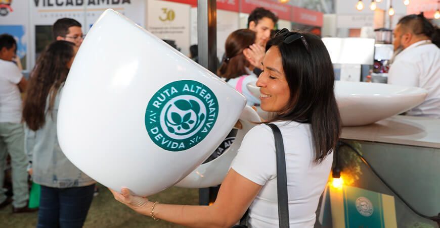 Veinte organizaciones asistidas por Devida participarán en Expocafé Perú 2024 venta cafés especiales