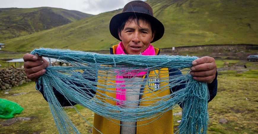 alpaquero de la Comunidad de Paccha en Ayacucho textiles de fibra de alpaca Perú