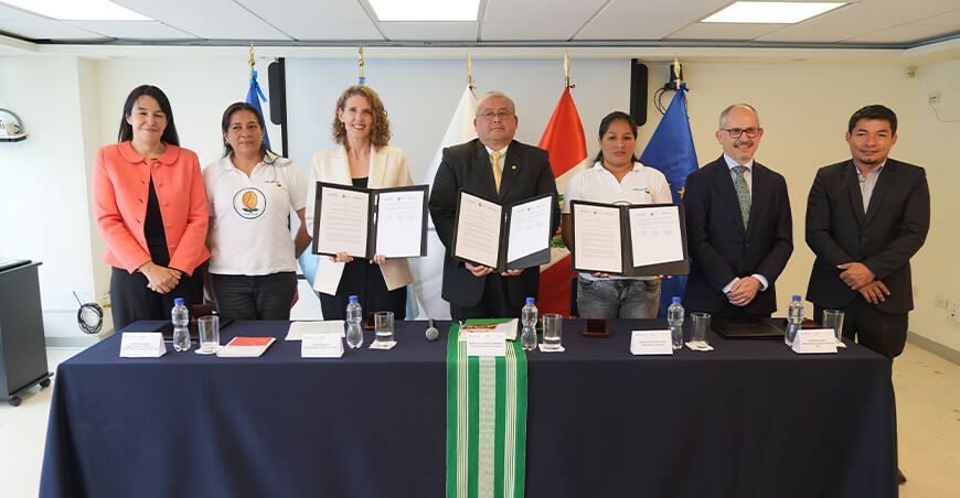 La Comisión Nacional para el Desarrollo y Vida sin Drogas (Devida), la Oficina de las Naciones Unidas contra la Droga y el Delito (UNODC) y la Cooperativa Agraria Ecológica de Mujeres Cafetaleras de Villa Rica (Cemcavir) firmaron un acuerdo tripartito para fortalecer café orgánico y economía lícita en la selva central