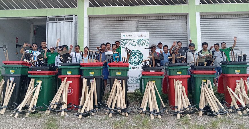 Devida impulsa desarrollo comunitario en Yuyapichis con entrega de kits de herramientas Huánuco Perú