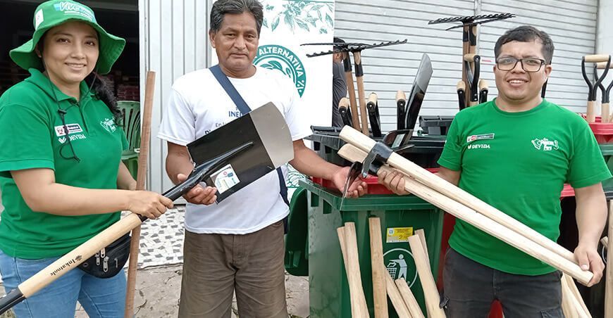 Devida impulsa desarrollo comunitario en Yuyapichis con entrega de kits de herramientas Huánuco Perú
