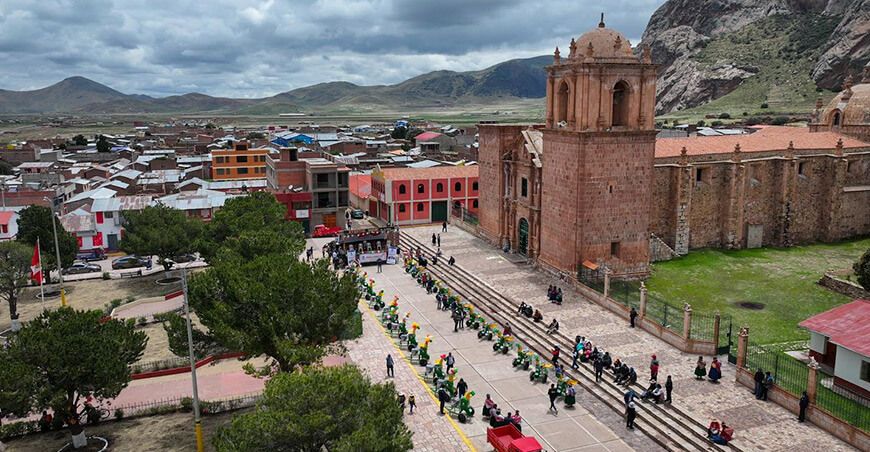 Entregaron picadores y segadores a asociación de Pucará Puno Perú