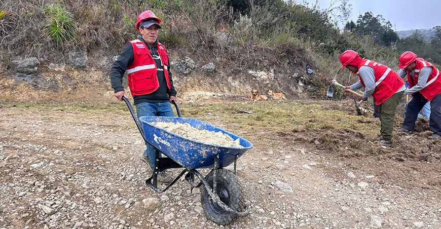 Mantenimiento de infraestructura vial en 23 distritos Cajamarca Perú Foncodes