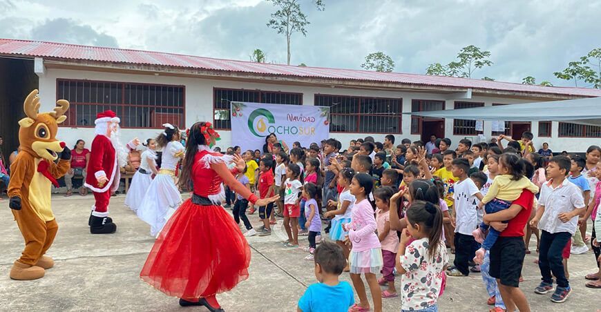 Ocho sur llevó espíritu navideño a más de 3500 niños de comunidades de Nueva Requena y Curimaná
